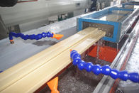 Cadena de producción plástica del perfil que hace para el perfil de madera del PVC, línea de la protuberancia del perfil de WPC